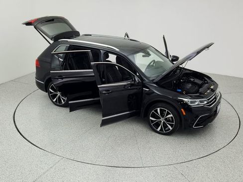 Used 2023 Volkswagen Tiguan SEL R-Line image 34