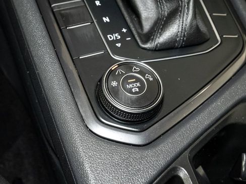 Used 2020 Volkswagen Tiguan SE w/ Panoramic Sunroof Package AWD/4WD image 22
