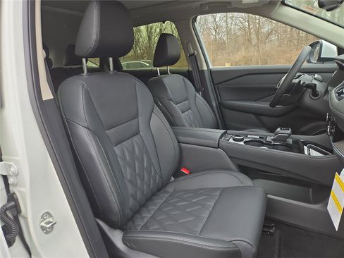 New 2026 Nissan Rogue Platinum w/ Tech Package AWD/4WD image 12