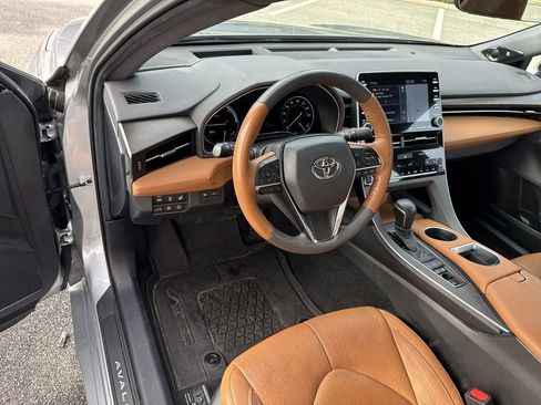 Used 2022 Toyota Avalon Limited image 12