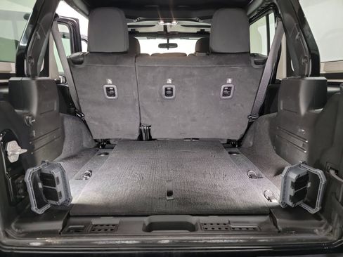 Used 2023 Jeep Wrangler Unlimited Sport image 26