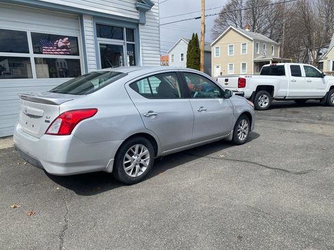 Used 2017 Nissan Versa SV w/ SV Special Edition Package image 4