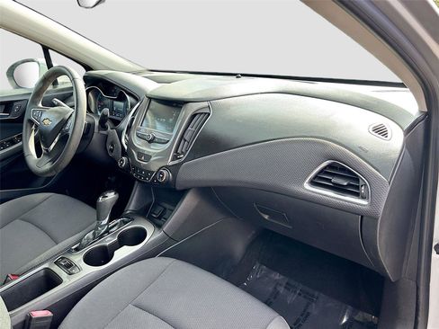 Used 2016 Chevrolet Cruze LT w/ Convenience Package FWD image 27