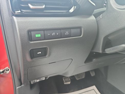 Used 2025 Nissan Sentra SV image 19