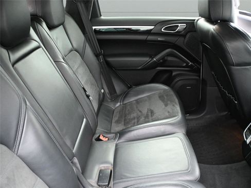Used 2014 Porsche Cayenne GTS image 30