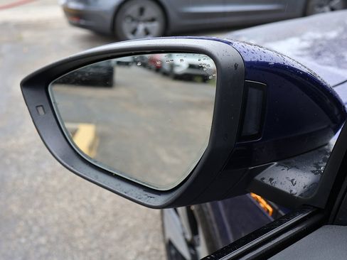 Used 2022 Audi e-tron Premium Plus w/ Premium Plus Package image 39