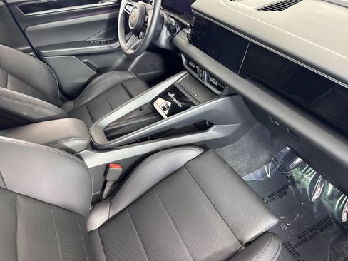 Certified 2025 Porsche Macan 4 Electric AWD/4WD image 16