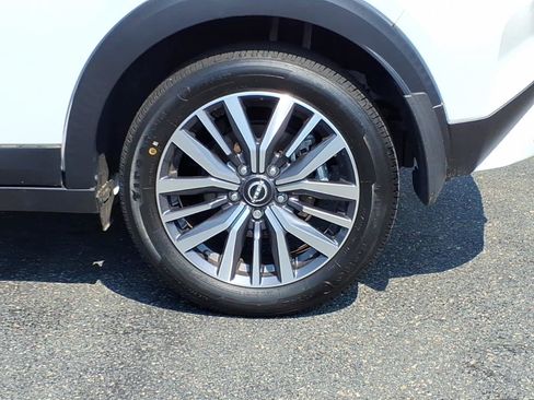 Certified 2024 Nissan Kicks SV FWD image 9