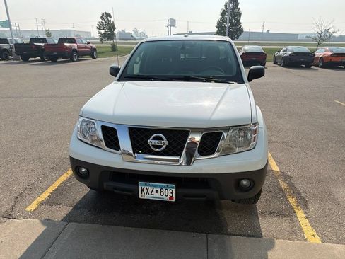 Used 2015 Nissan Frontier SV w/ SV Value Truck Package AWD/4WD image 10