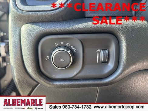 Used 2024 RAM 2500 Tradesman w/ Chrome Appearance Group image 18