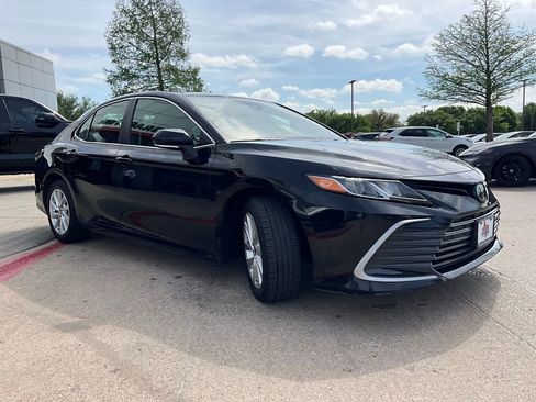Used 2023 Toyota Camry LE image 4