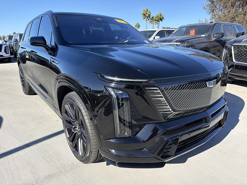 Used 2026 Cadillac Vistiq Platinum AWD/4WD image 3