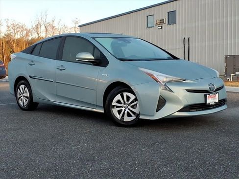 Used 2016 Toyota Prius Three image 2