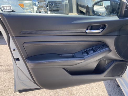 Used 2020 Nissan Altima 2.5 SR FWD image 14