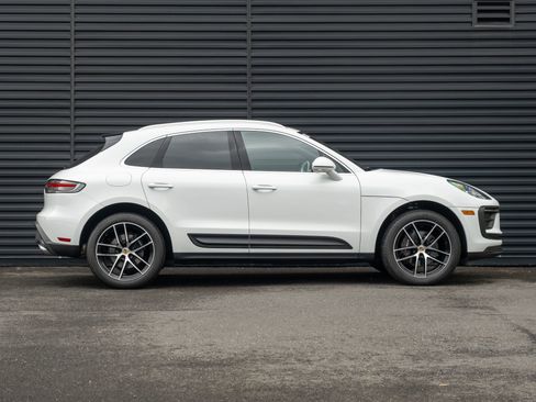 Certified 2023 Porsche Macan AWD/4WD image 9