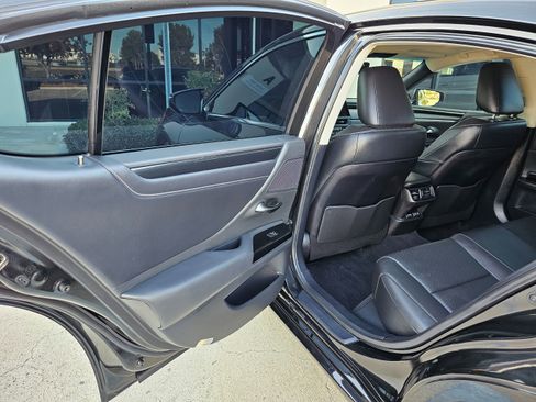 Used 2025 Lexus ES 350 w/ Accessory Package (Z2) image 17
