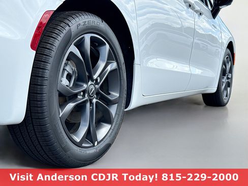 New 2026 Chrysler Pacifica Select FWD image 15
