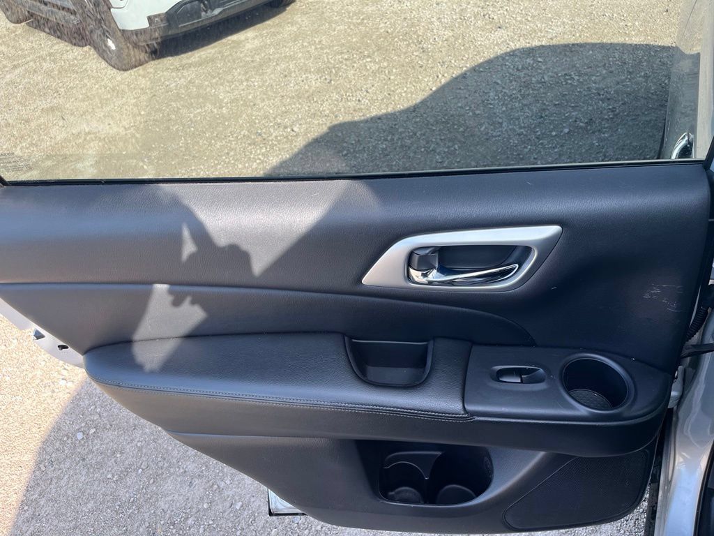 Used 2020 Nissan Pathfinder SL FWD image 28