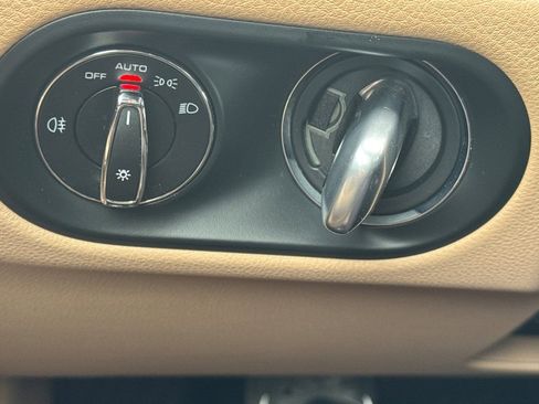 Used 2021 Porsche Macan Base image 24