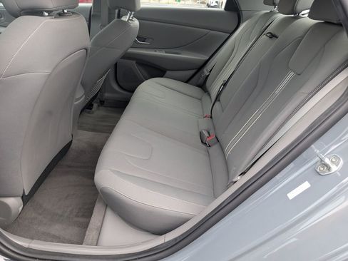 Used 2022 Hyundai Elantra SEL w/ Convenience + Premium Package image 10