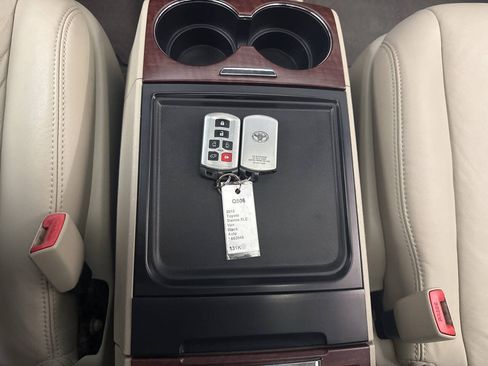 Used 2013 Toyota Sienna XLE AWD/4WD image 16