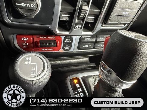 Used 2025 Jeep Wrangler Unlimited Rubicon AWD/4WD image 23