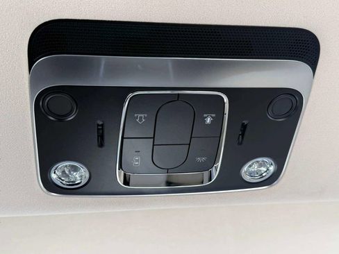 Used 2025 Bentley Flying Spur Plug-In Hybrid AWD/4WD image 35