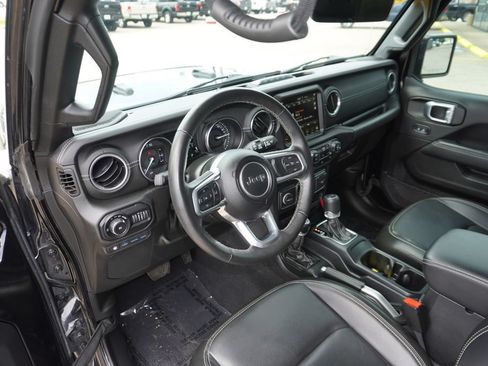 Used 2022 Jeep Wrangler Unlimited Sahara w/ Cold Weather Group AWD/4WD image 25