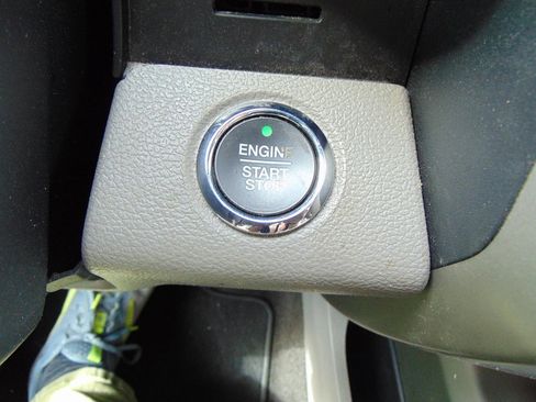 Used 2020 Ford F150 Lariat image 34