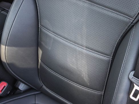 Used 2025 Mercedes-Benz GLC 300 image 23