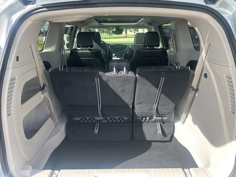 Used 2024 Chrysler Pacifica Limited image 10