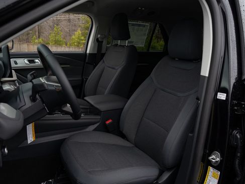 New 2026 Ford Explorer Active RWD image 15