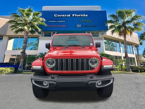 Used 2025 Jeep Wrangler Unlimited Sahara w/ Safety Group image 3