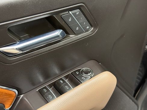 Used 2023 GMC Canyon Denali w/ Denali Black Edition image 13