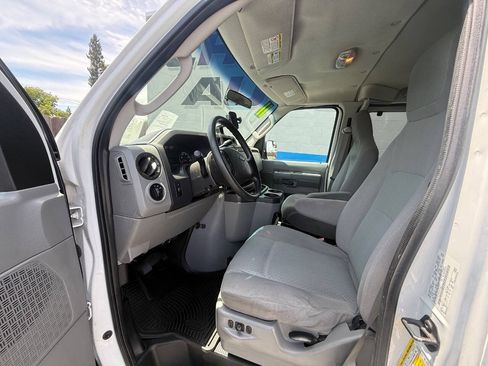 Used 2011 Ford E-350 and Econoline 350 XLT RWD image 8