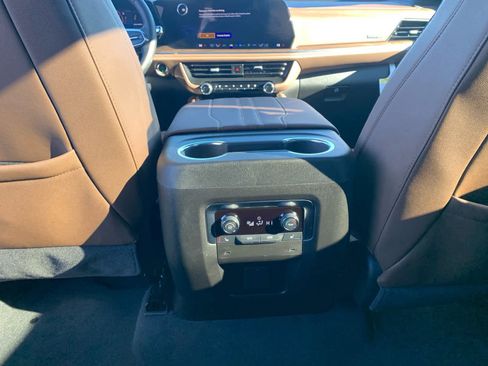 Used 2025 Chevrolet Tahoe High Country image 33