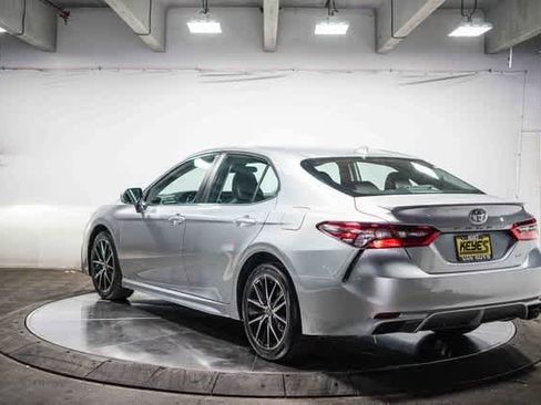 Certified 2023 Toyota Camry SE image 3