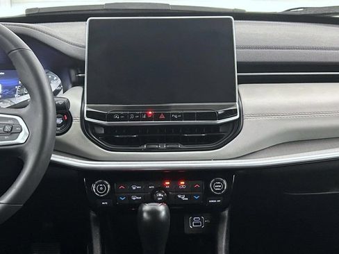 Certified 2025 Jeep Compass Limited AWD/4WD image 12