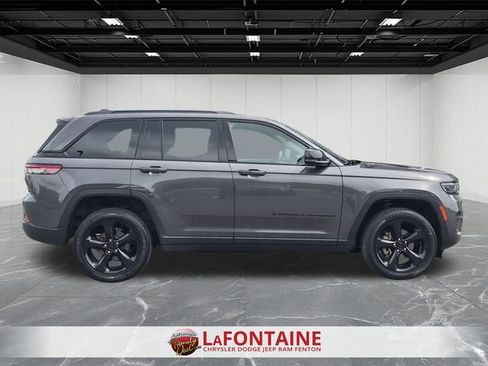 Certified 2023 Jeep Grand Cherokee Altitude AWD/4WD image 6