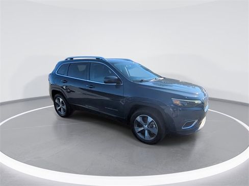 Used 2021 Jeep Cherokee Limited image 2