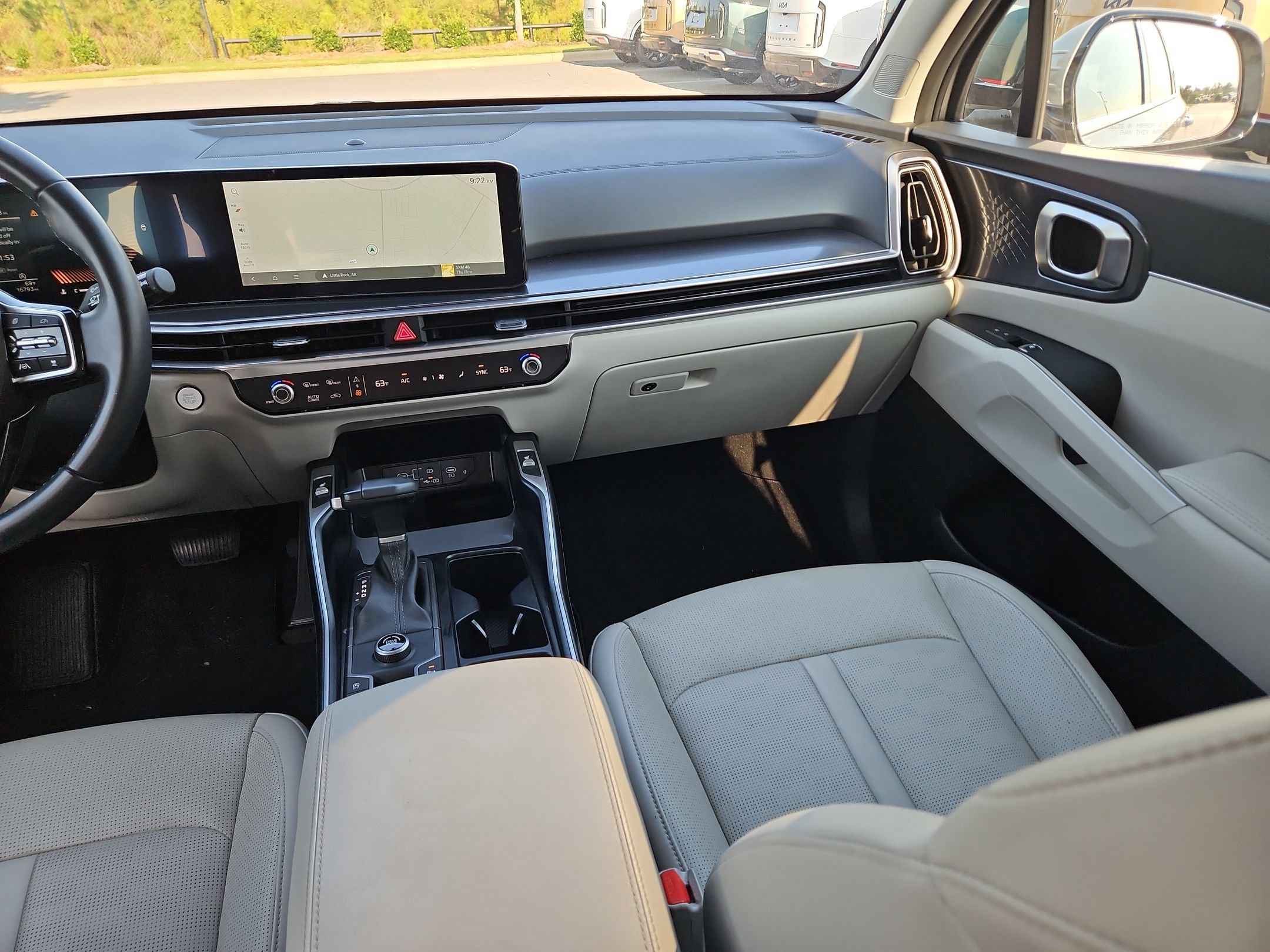 Used 2025 Kia Sorento EX w/ Panoramic Sunroof Package FWD image 11