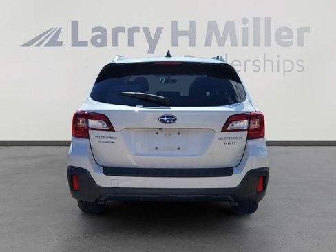 Used 2019 Subaru Outback 3.6R Touring image 4