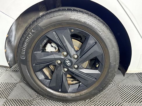 Used 2021 Hyundai Elantra SEL image 32