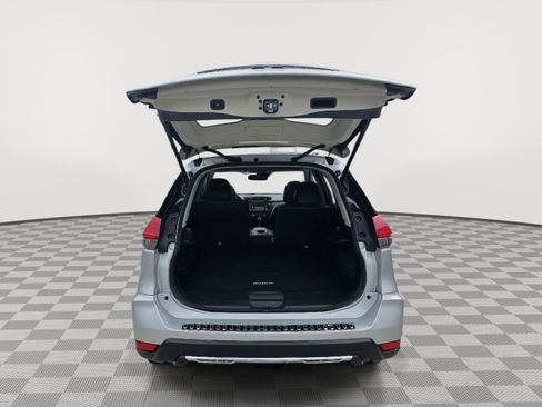 Used 2017 Nissan Rogue SL w/ SL Premium Package image 7