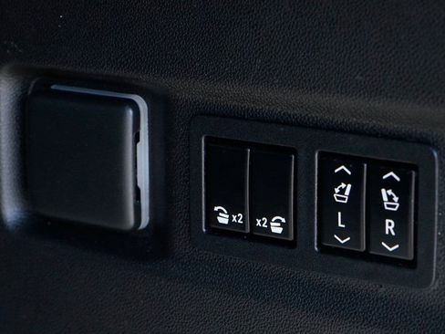 Used 2021 Chevrolet Tahoe Z71 w/ Luxury Package image 9