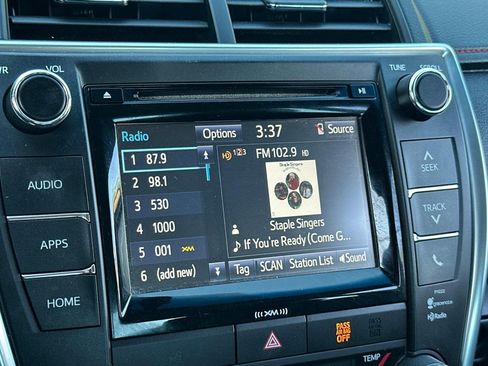 Used 2016 Toyota Camry SE image 23