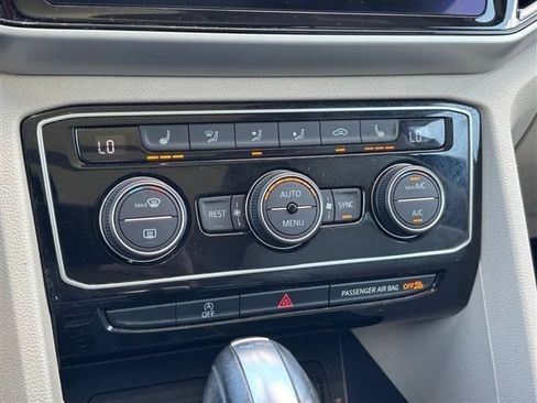 Used 2022 Volkswagen Atlas SEL R-Line AWD/4WD image 30