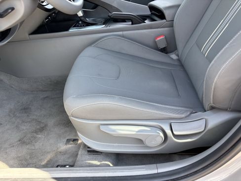 Used 2023 Hyundai Elantra SEL FWD image 19