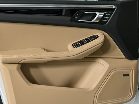 New 2025 Porsche Macan image 6