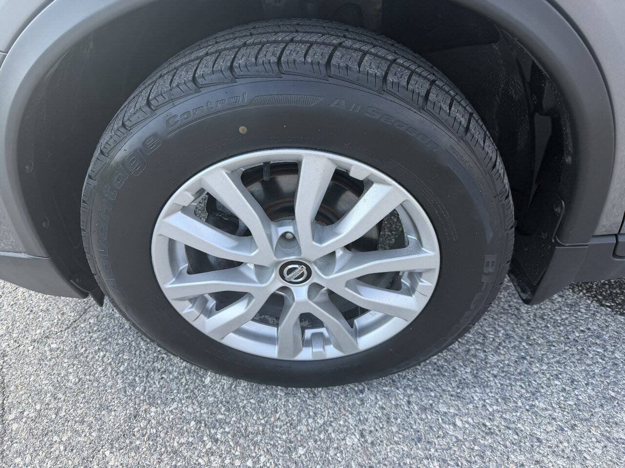 Used 2017 Nissan Rogue SV AWD/4WD image 29